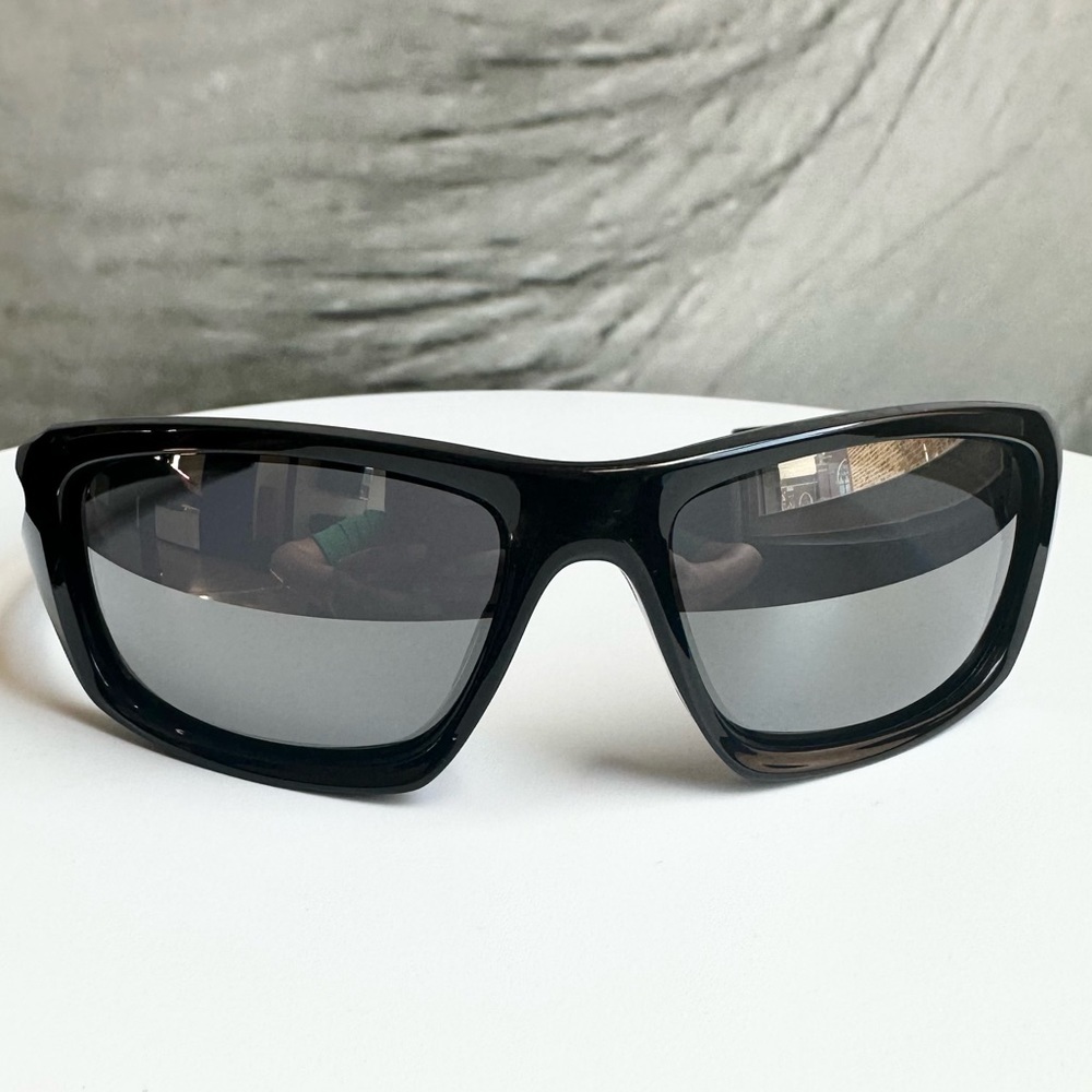 🕶️OAKLEY 🕶️ Valve Black Sunglasses OO9236 - Picture 7 of 15